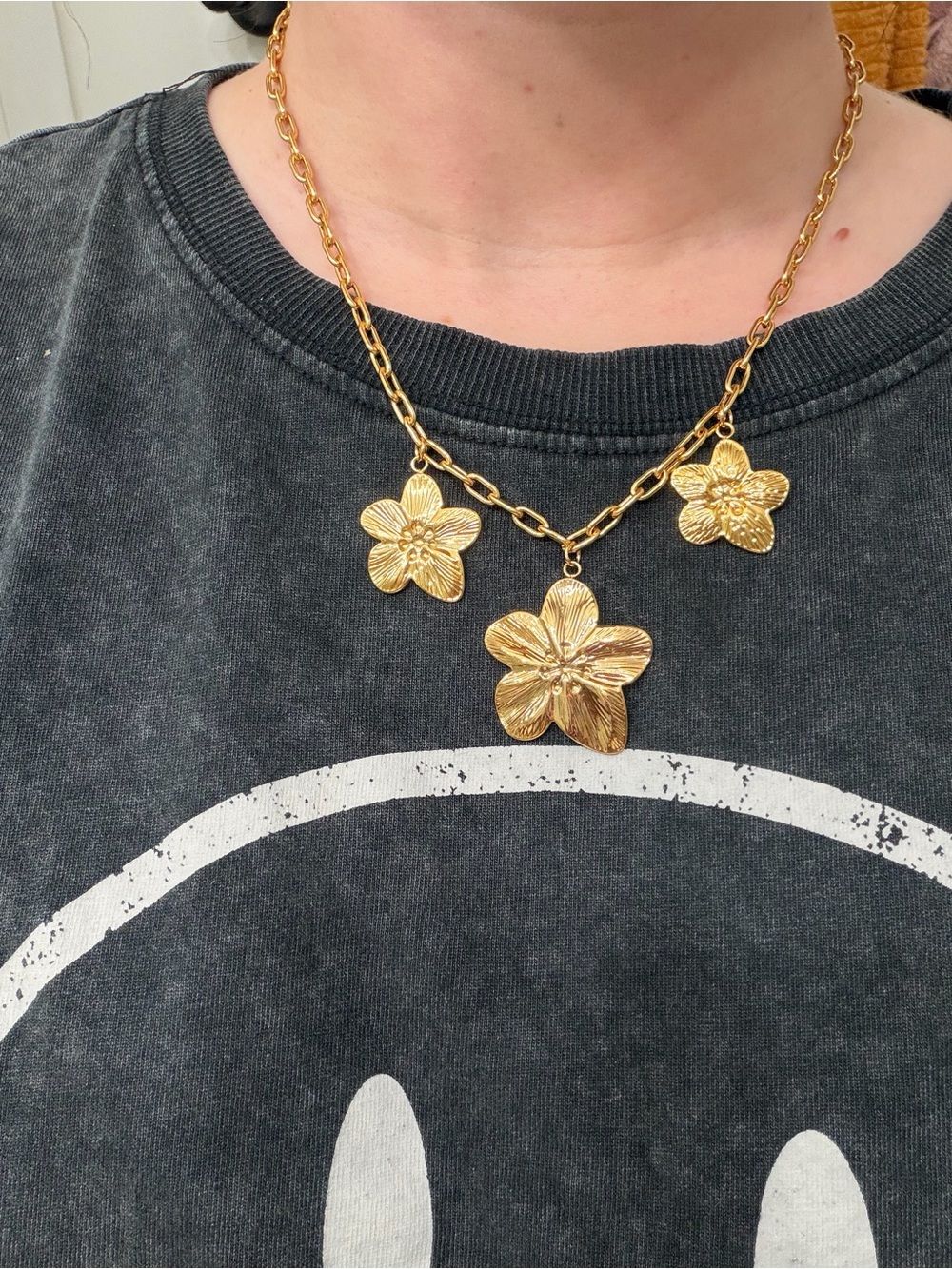 SLIDE Gold Floral Pendant Necklace